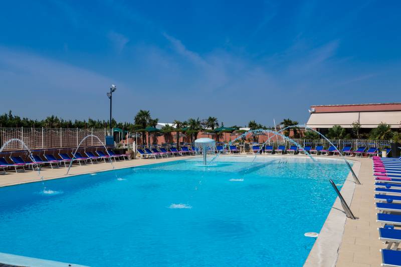 restaurant avec piscine proche d’Avignon dans le Vaucluse